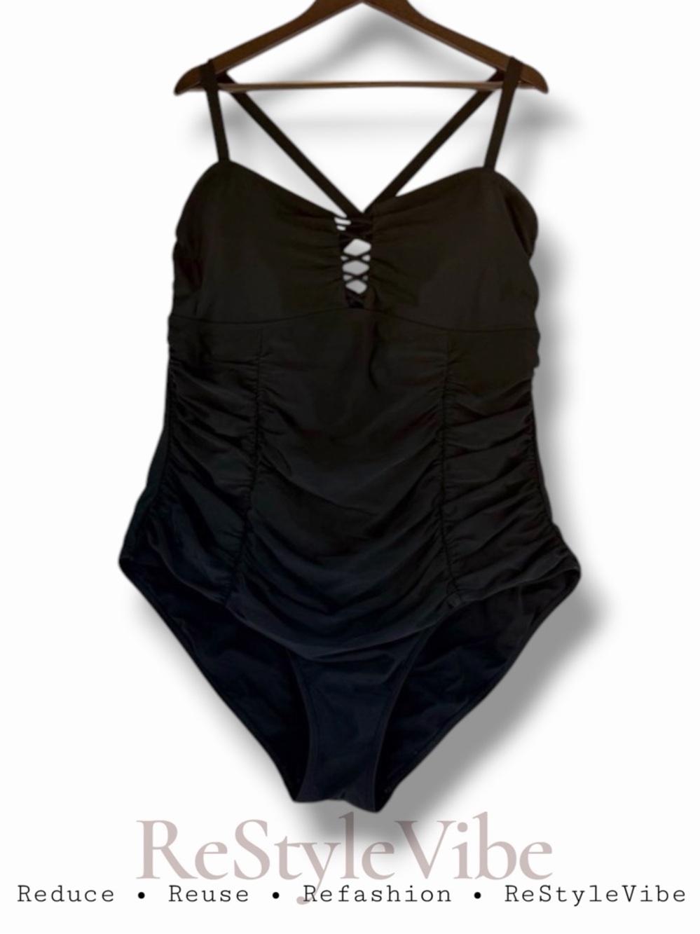 TORRID Women’s Size 3 3X 22-24 Swimsuit One Piece Ruched Adjustable Wireless
